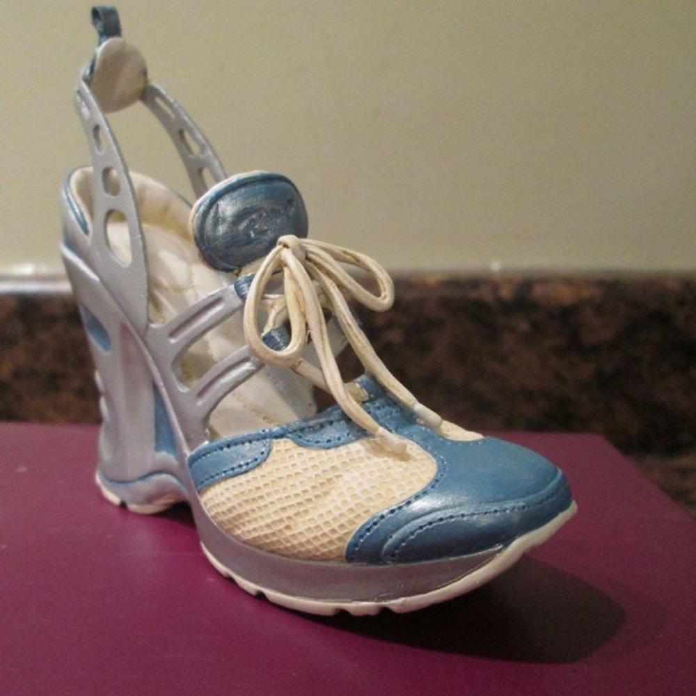 Stylin' - Just The Right Shoe Figurine
